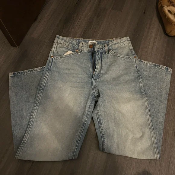 Wrangler Light Blue Women's Straight-Leg Jeans - Picture 2 of 8